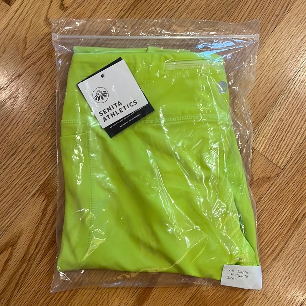 Senita Athletics 7/8 Capris - Margarita Size L